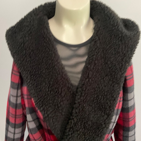 UGG robe,red plaid. Large - Picture 2 of 8
